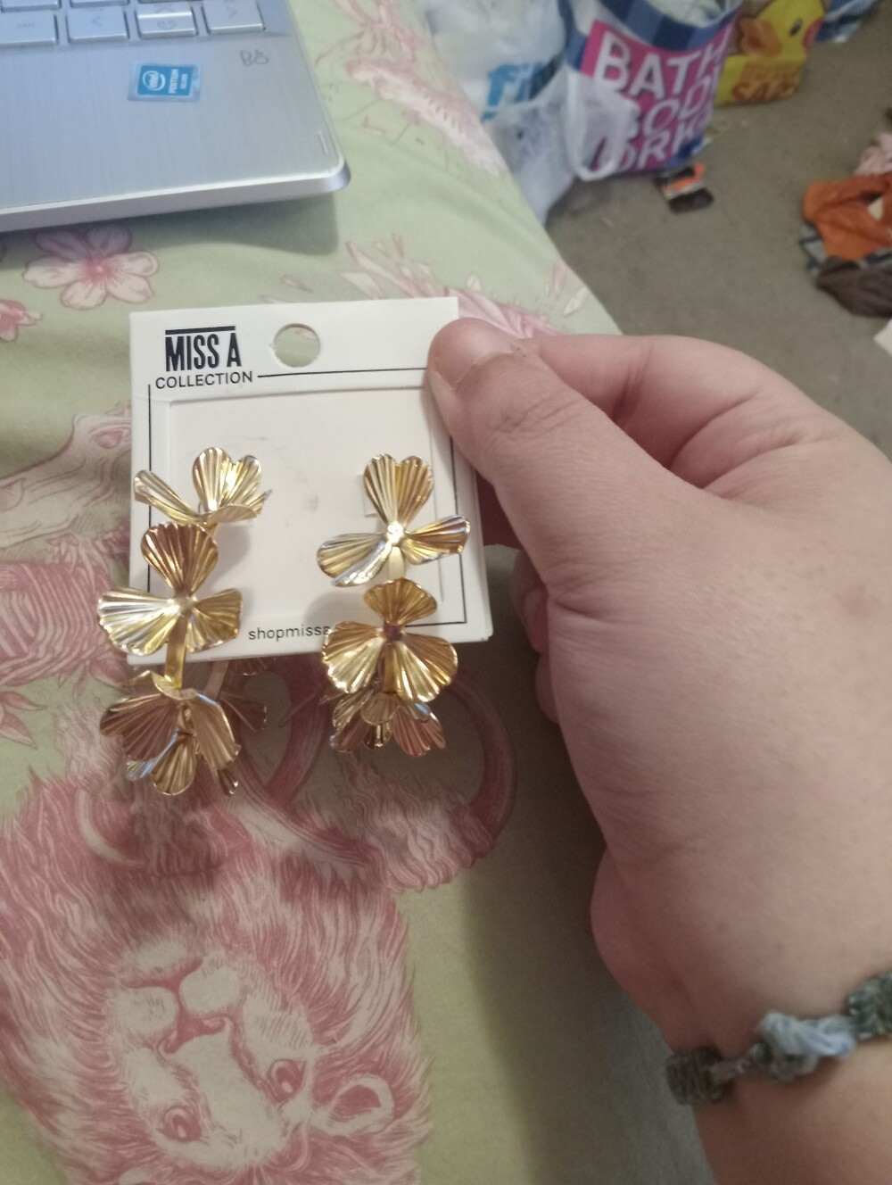 NWOT Women's Gold Plated Floral Hoop Earrings